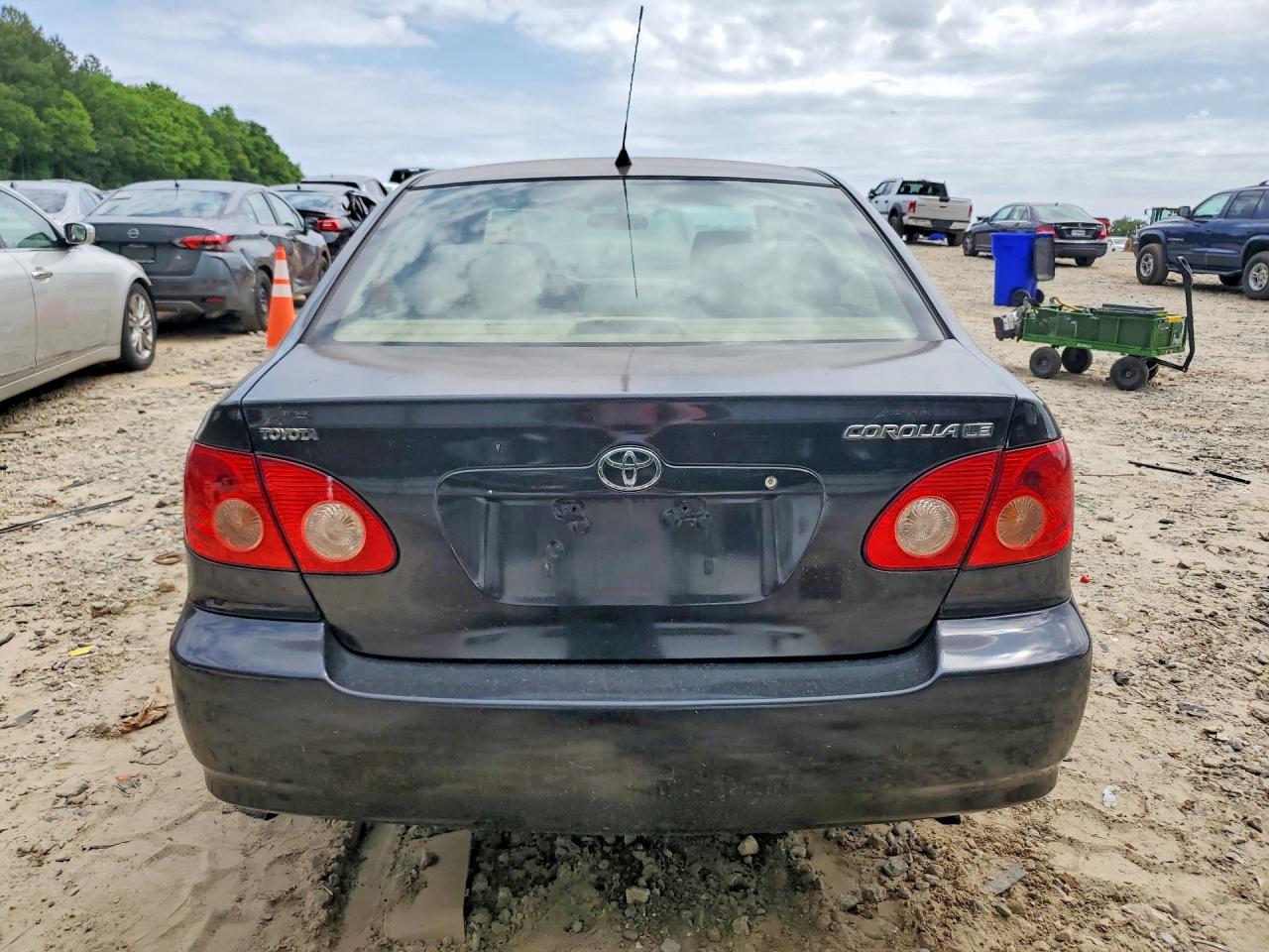 2005 TOYOTA COROLLA LE photo 11