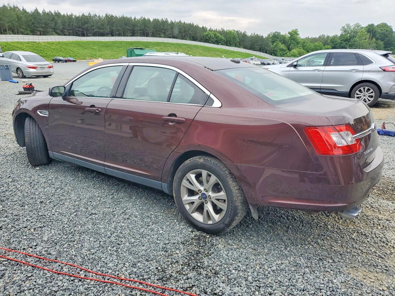2010 FORD TAURUS SEL photo 4