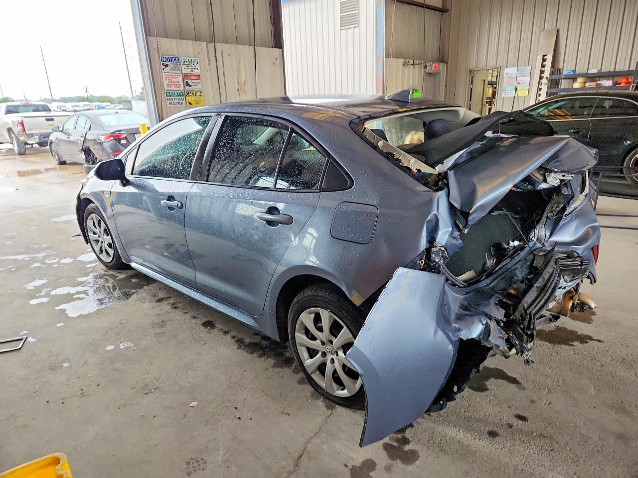 2020 TOYOTA COROLLA LE photo 2