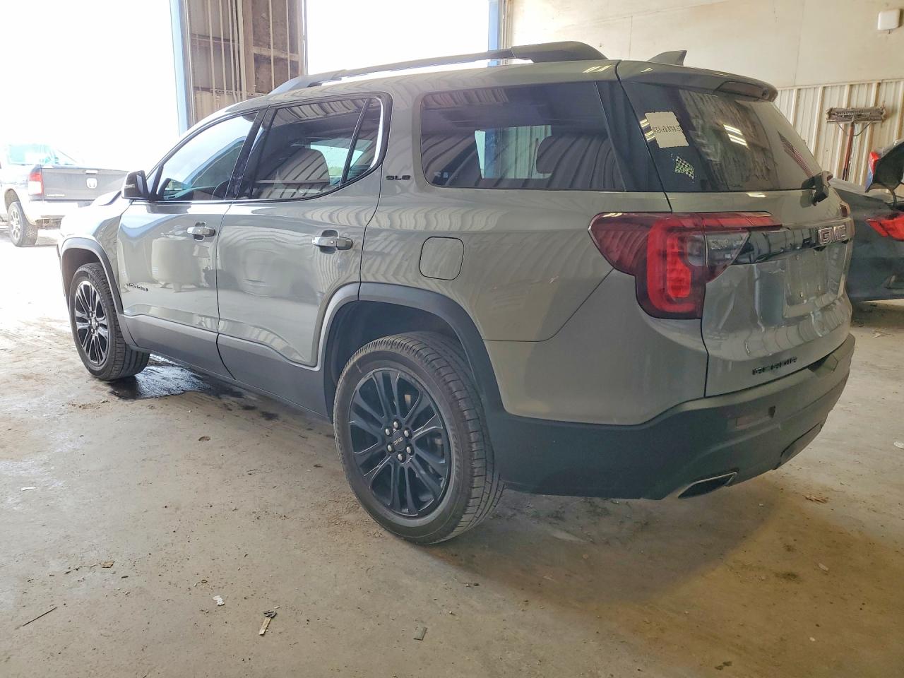 2023 GMC ACADIA SLE photo 2