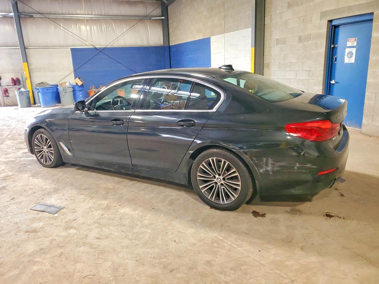 2019 BMW 530 XI photo 3