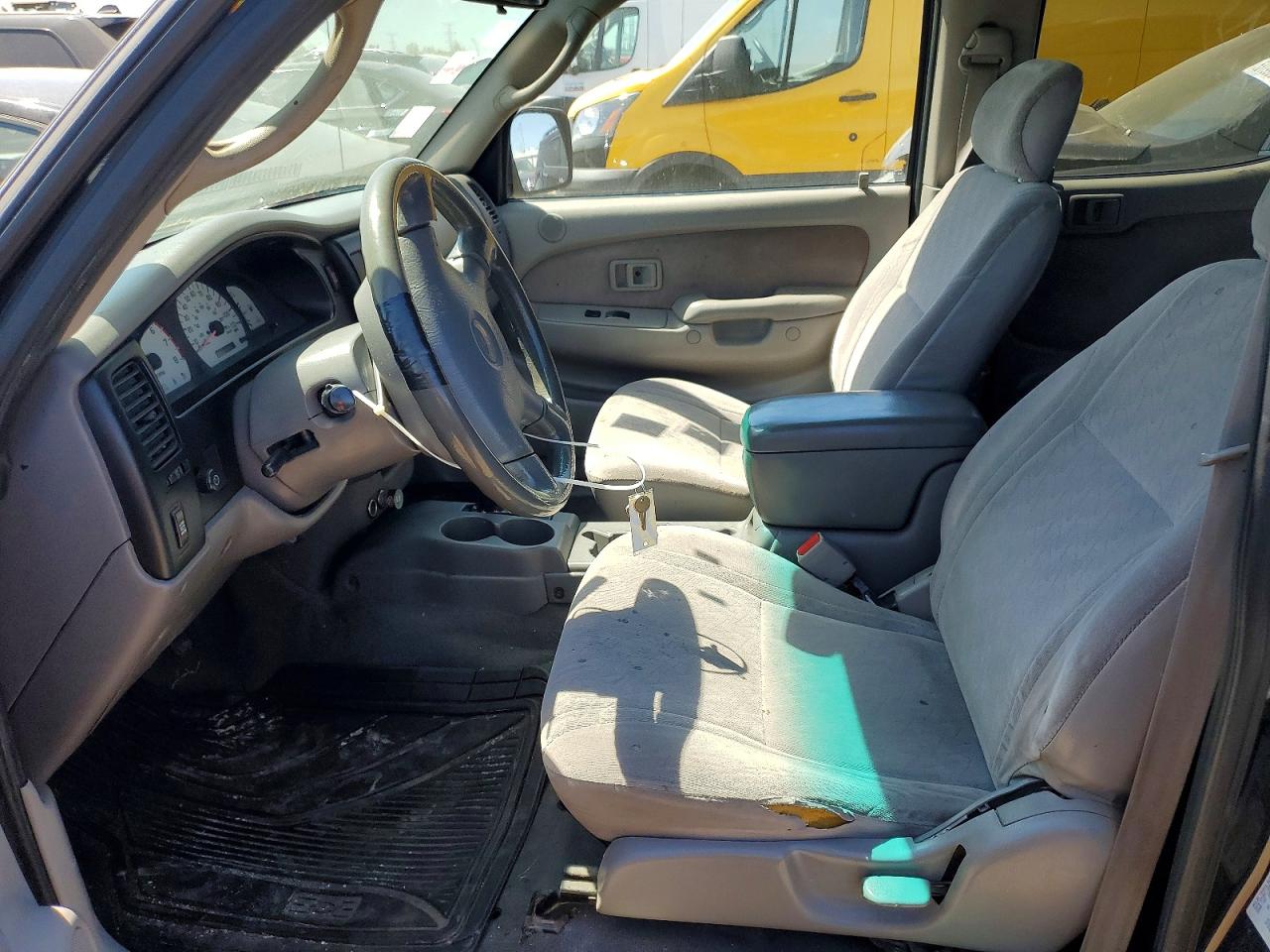 2002 TOYOTA TACOMA photo 19