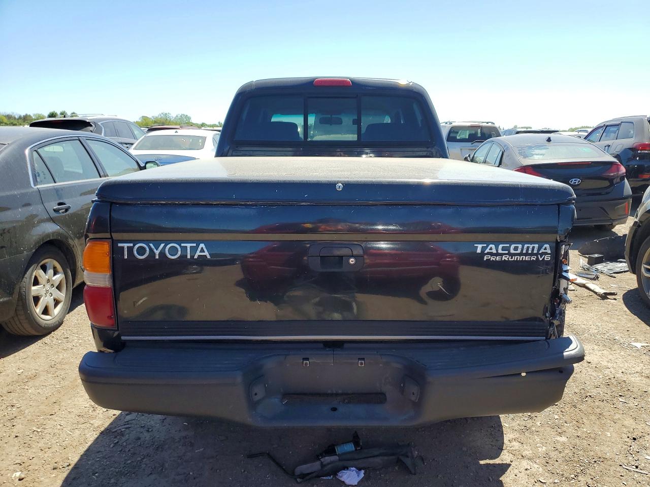 2002 TOYOTA TACOMA photo 16
