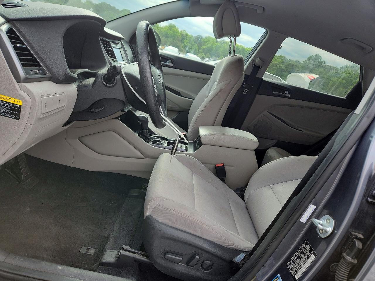2017 HYUNDAI TUCSON SE photo 19