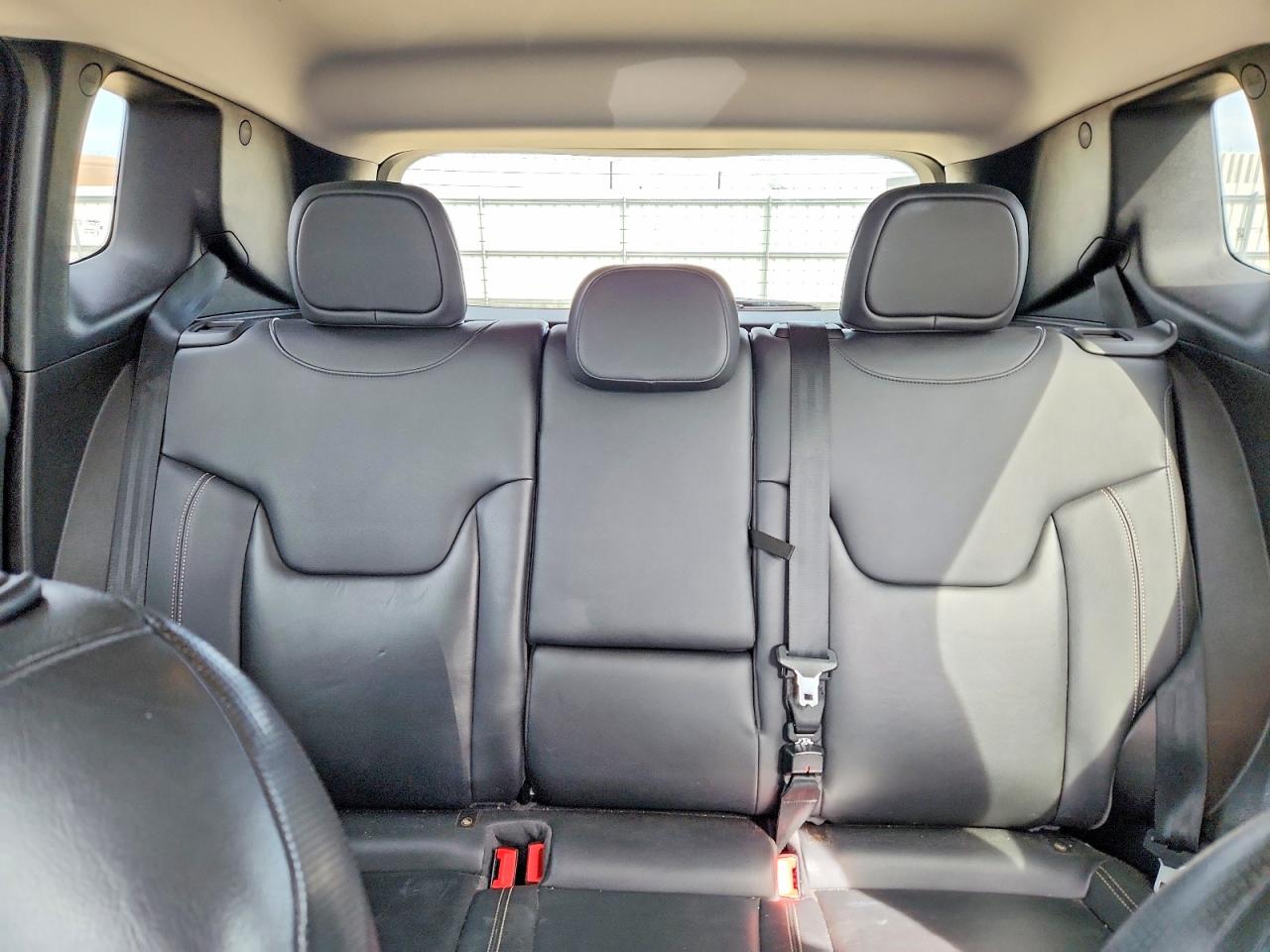 2017 JEEP RENEGADE LIMITED photo 28