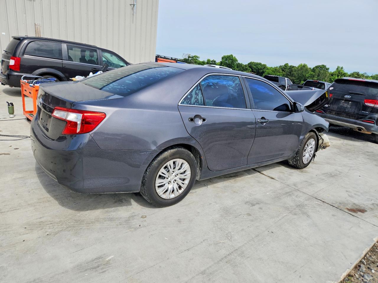 2014 TOYOTA CAMRY L photo 3