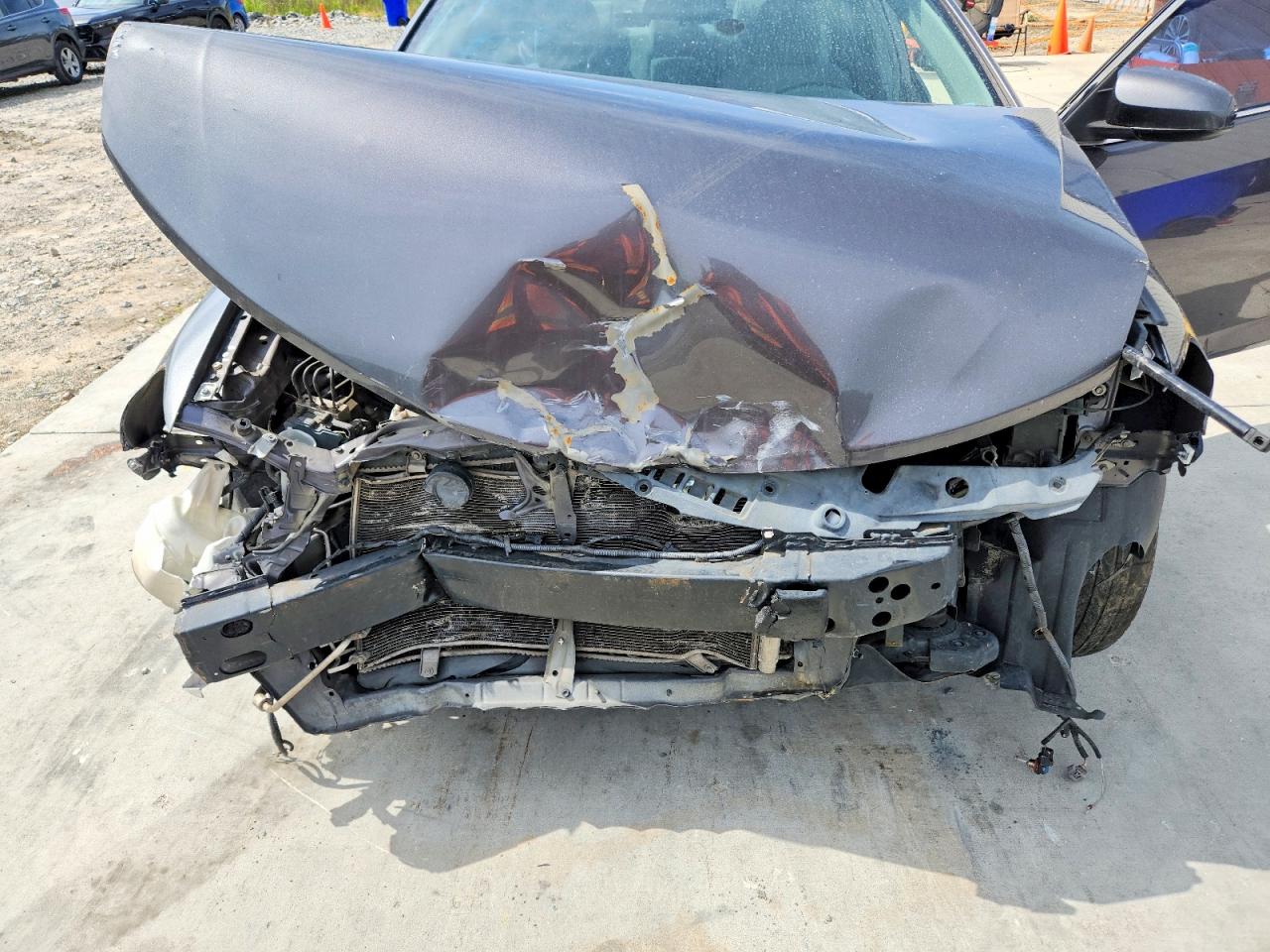 2014 TOYOTA CAMRY L photo 11