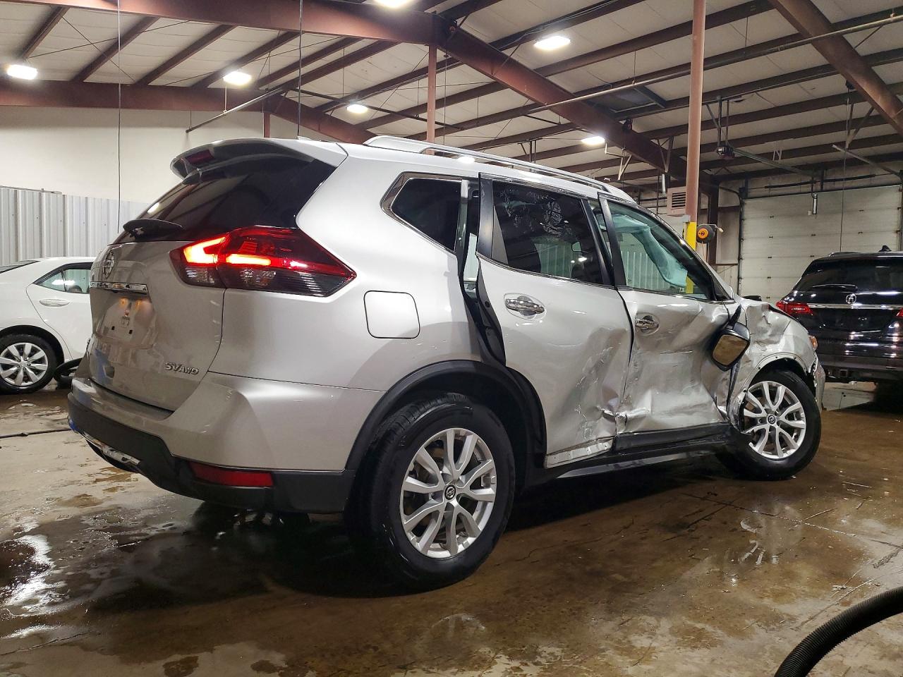 2018 NISSAN ROGUE SV photo 3