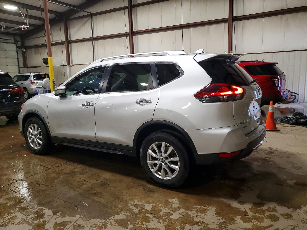 2018 NISSAN ROGUE SV photo 2