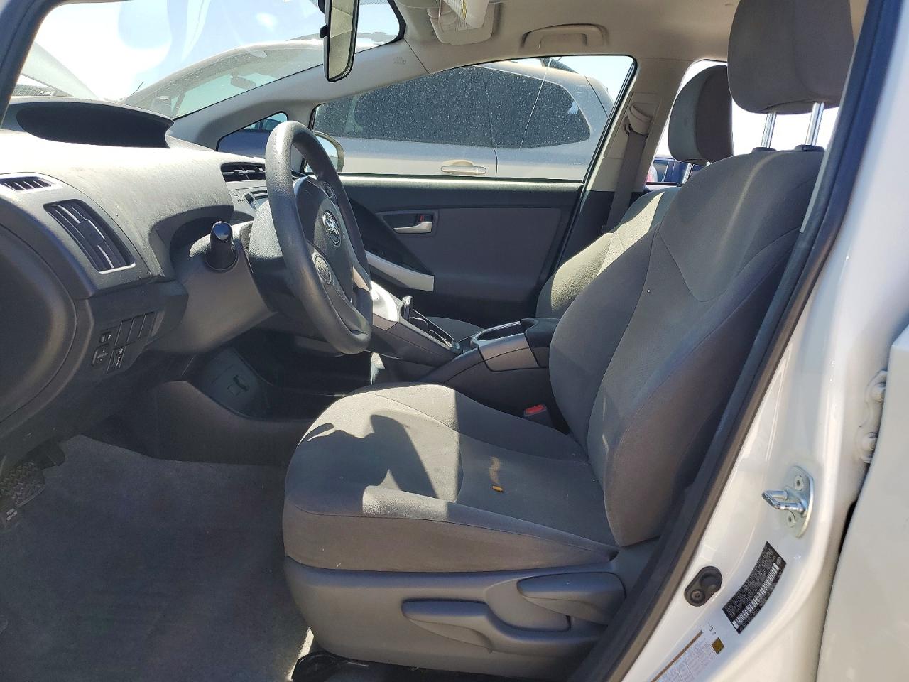 2015 TOYOTA PRIUS TWO photo 19