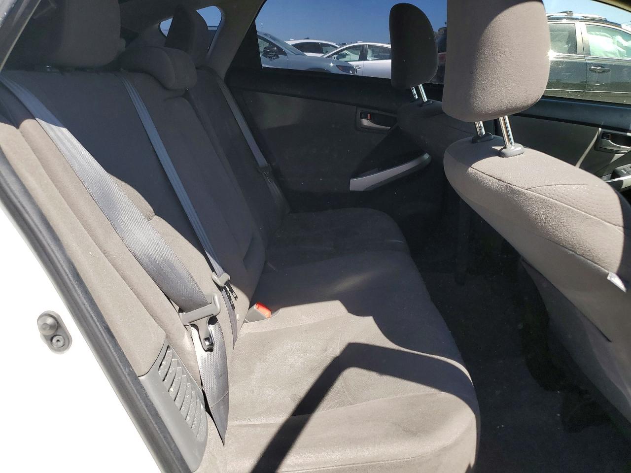 2015 TOYOTA PRIUS TWO photo 28