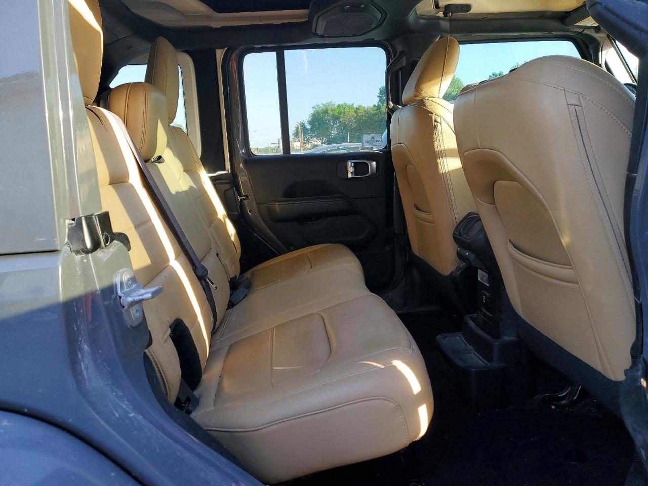 2018 JEEP WRANGLER UNLIMITED SAHARA photo 19