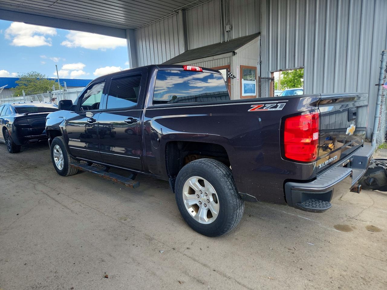 2016 CHEVROLET SILVERADO K1500 LT photo 2