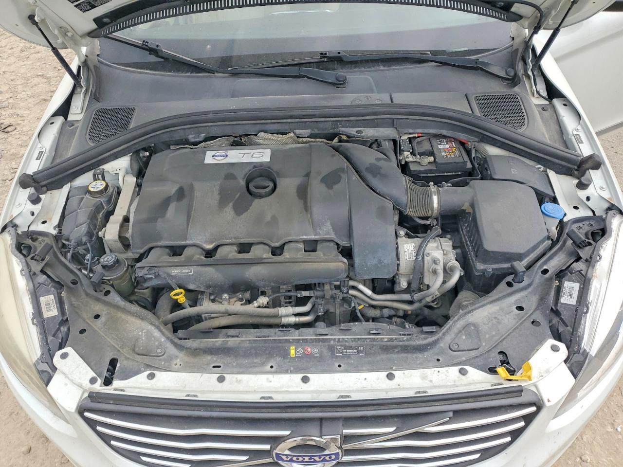 2015 VOLVO XC60 T6 PREMIER photo 34