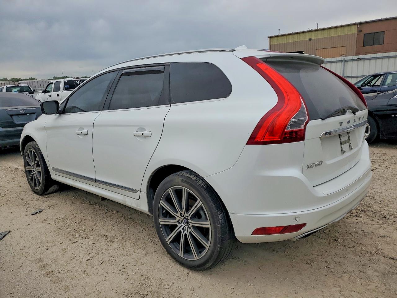 2015 VOLVO XC60 T6 PREMIER photo 4