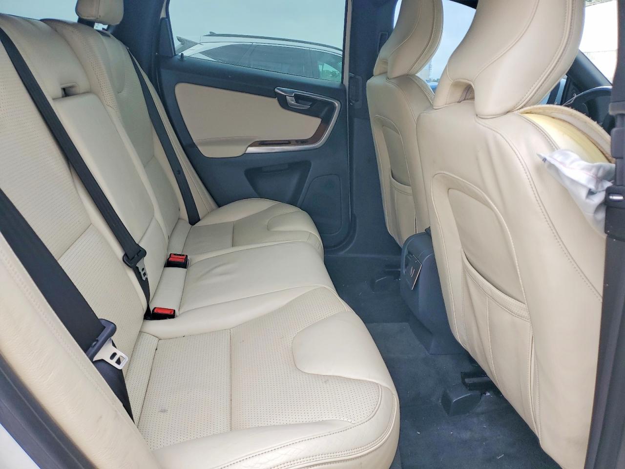 2015 VOLVO XC60 T6 PREMIER photo 31