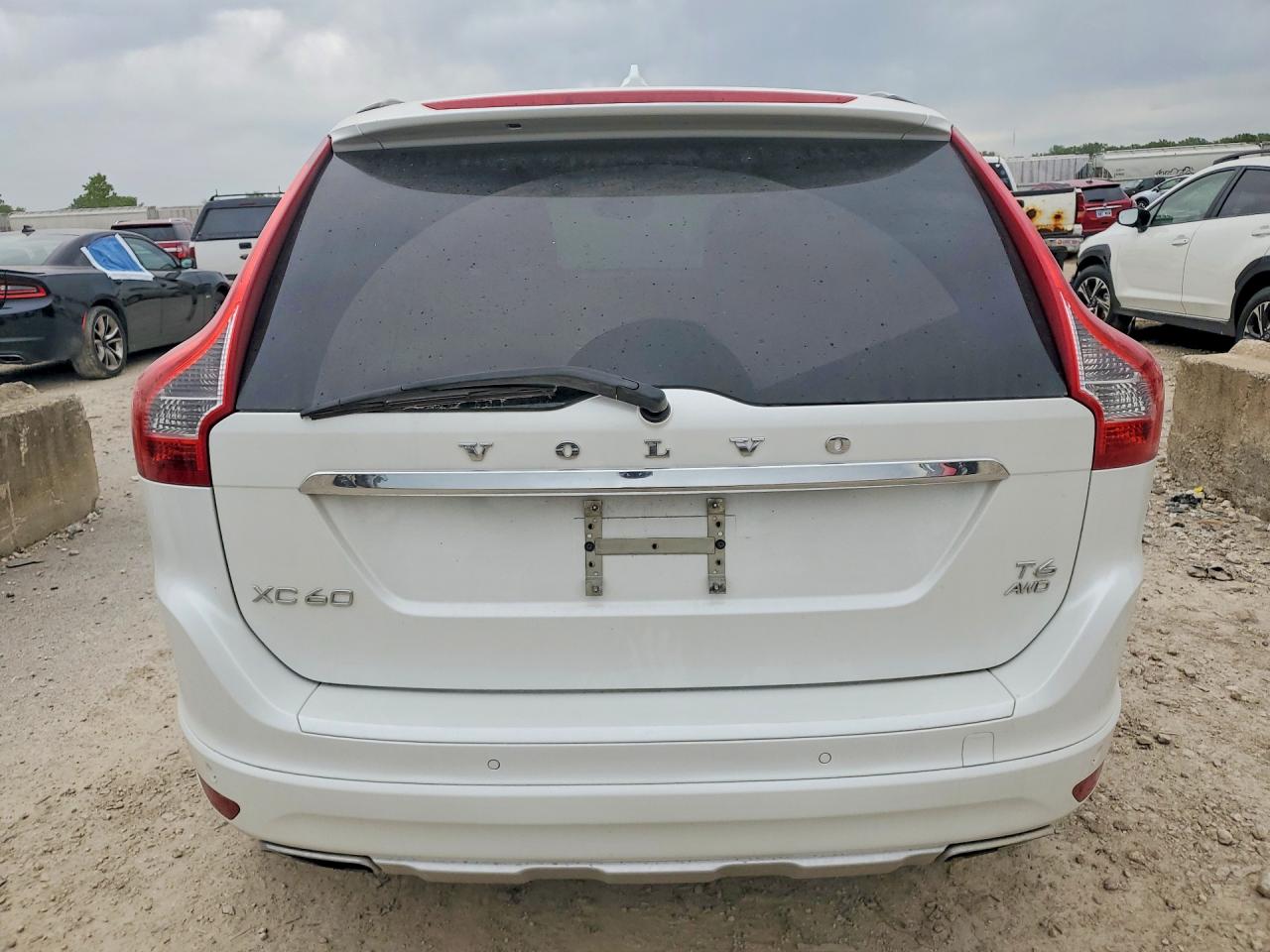 2015 VOLVO XC60 T6 PREMIER photo 16