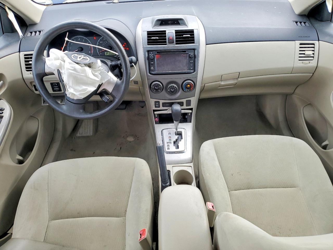2013 TOYOTA COROLLA LE photo 15