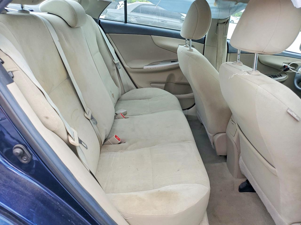 2013 TOYOTA COROLLA LE photo 19