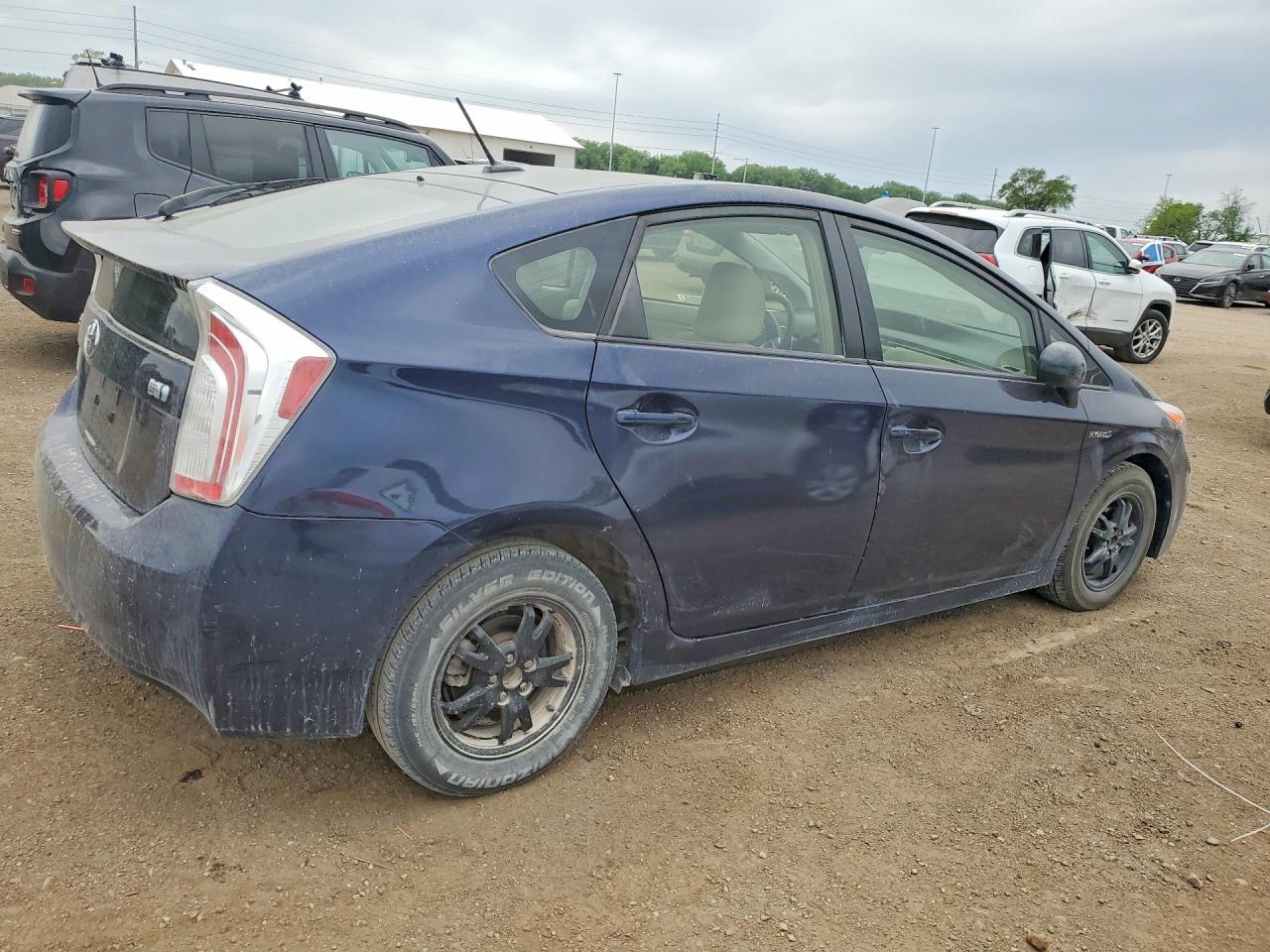 2014 TOYOTA PRIUS THREE photo 5