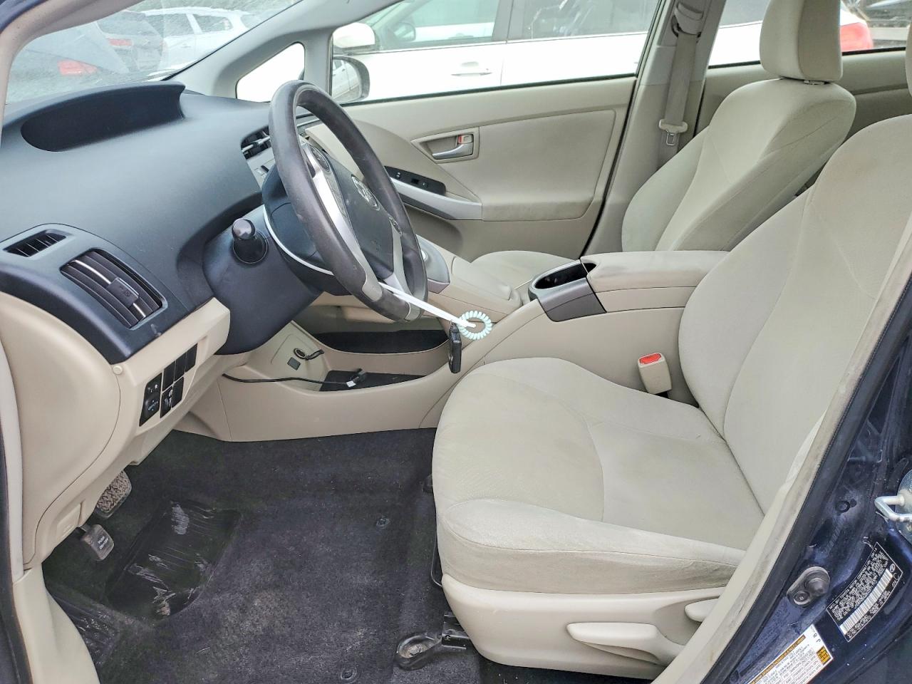2014 TOYOTA PRIUS THREE photo 13