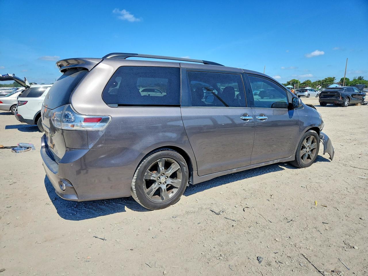 2015 TOYOTA SIENNA SE 8-PASSENGER photo 7