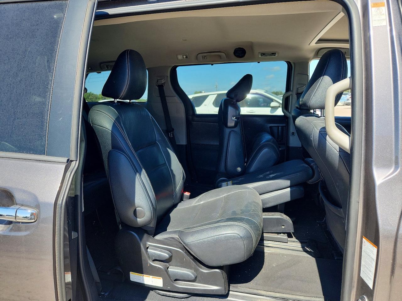 2015 TOYOTA SIENNA SE 8-PASSENGER photo 31