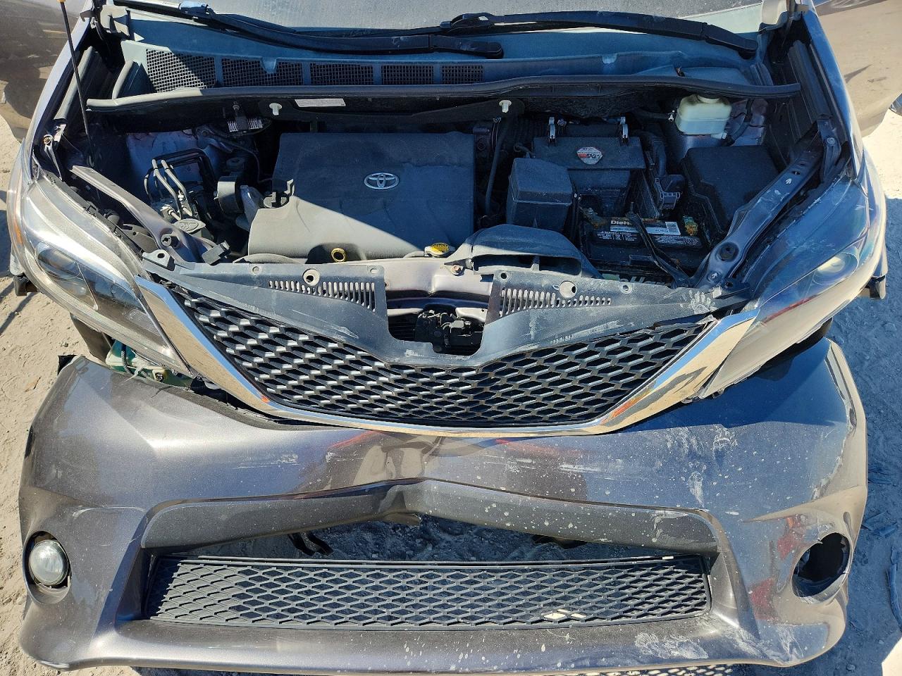 2015 TOYOTA SIENNA SE 8-PASSENGER photo 34