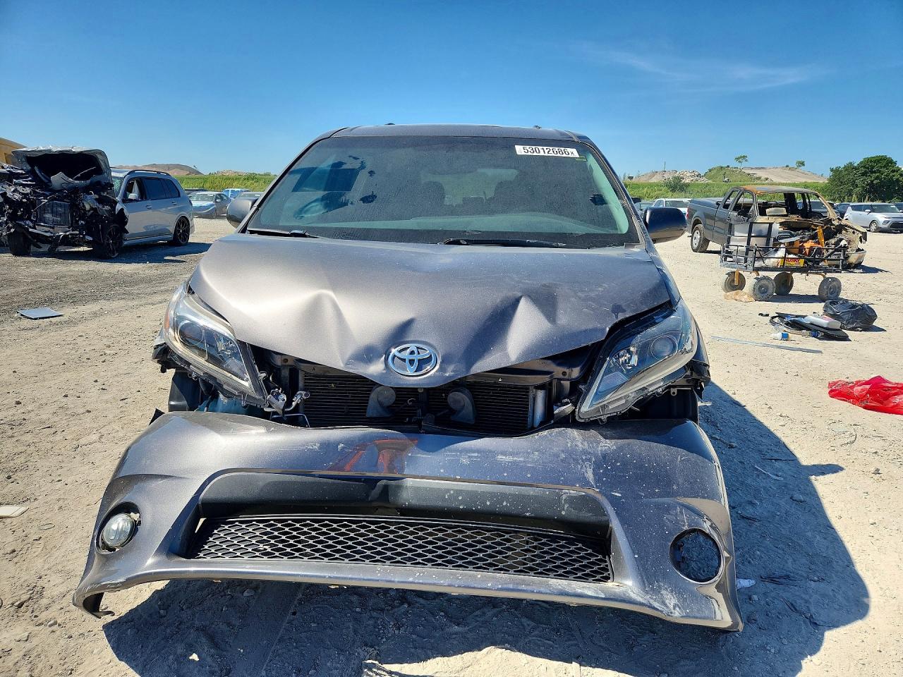 2015 TOYOTA SIENNA SE 8-PASSENGER photo 13