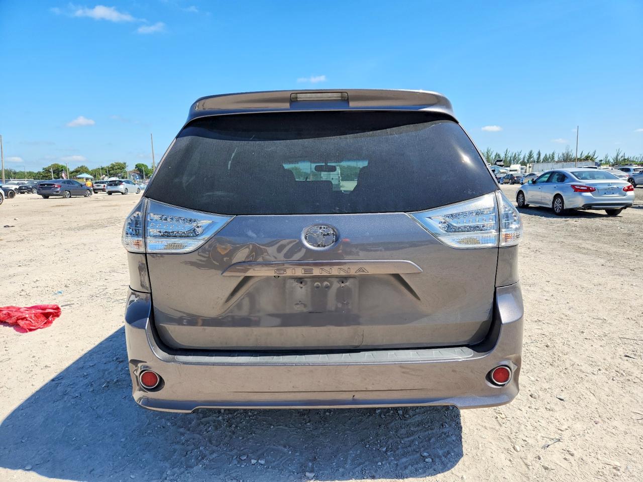 2015 TOYOTA SIENNA SE 8-PASSENGER photo 16