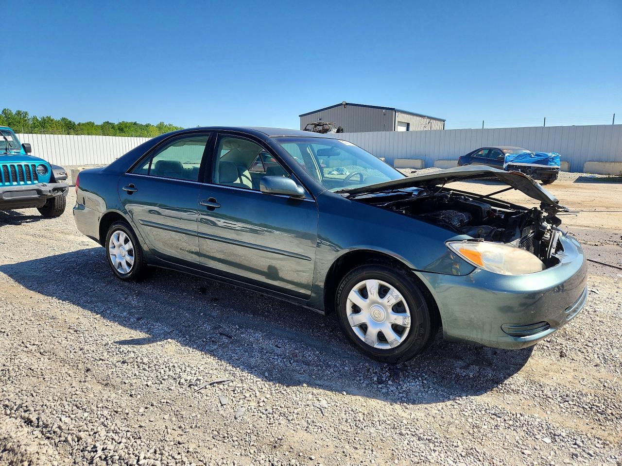 2002 TOYOTA CAMRY LE photo 10