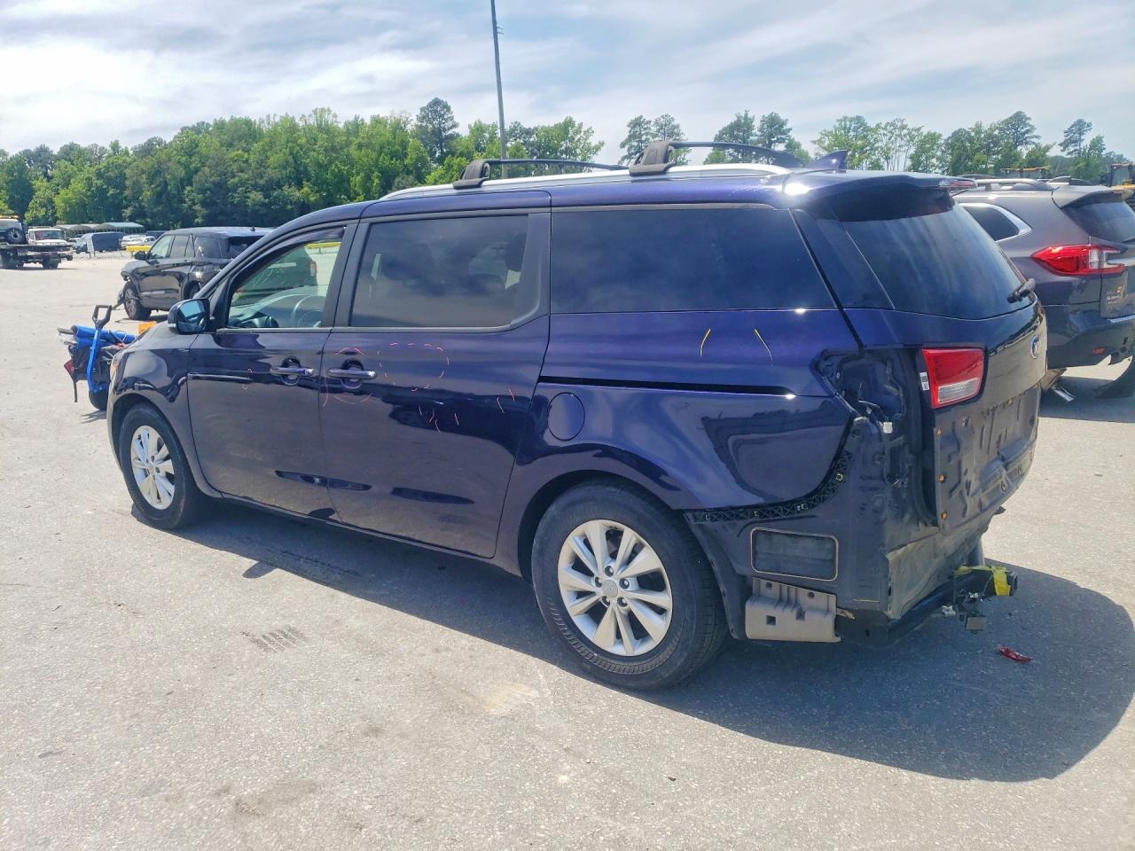 2018 KIA SEDONA LX photo 3