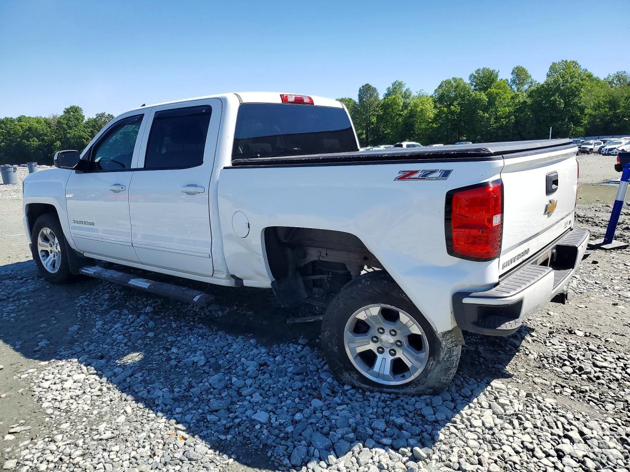 2017 CHEVROLET SILVERADO K1500 LT photo 4