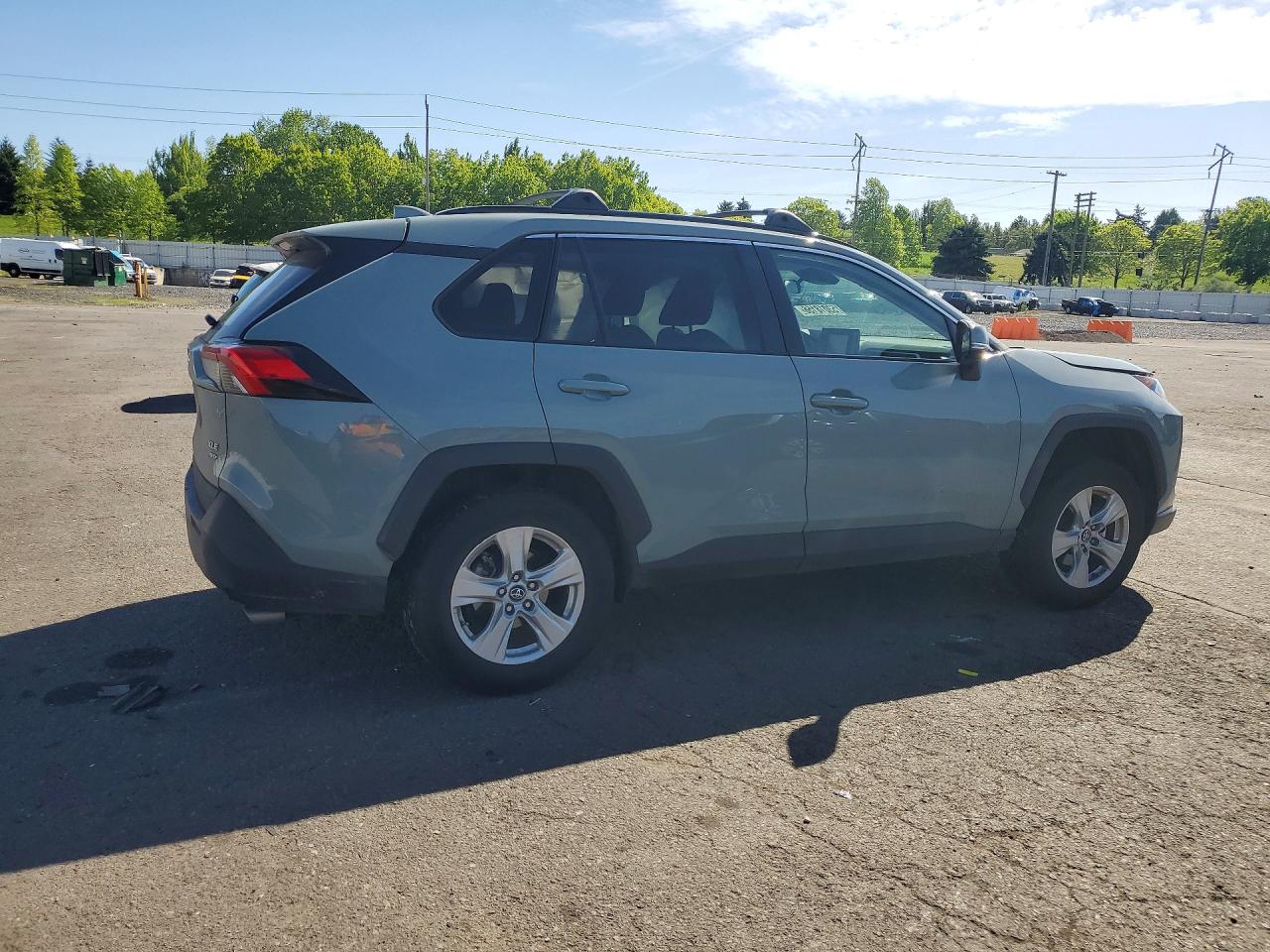 2019 TOYOTA RAV4 XLE photo 5
