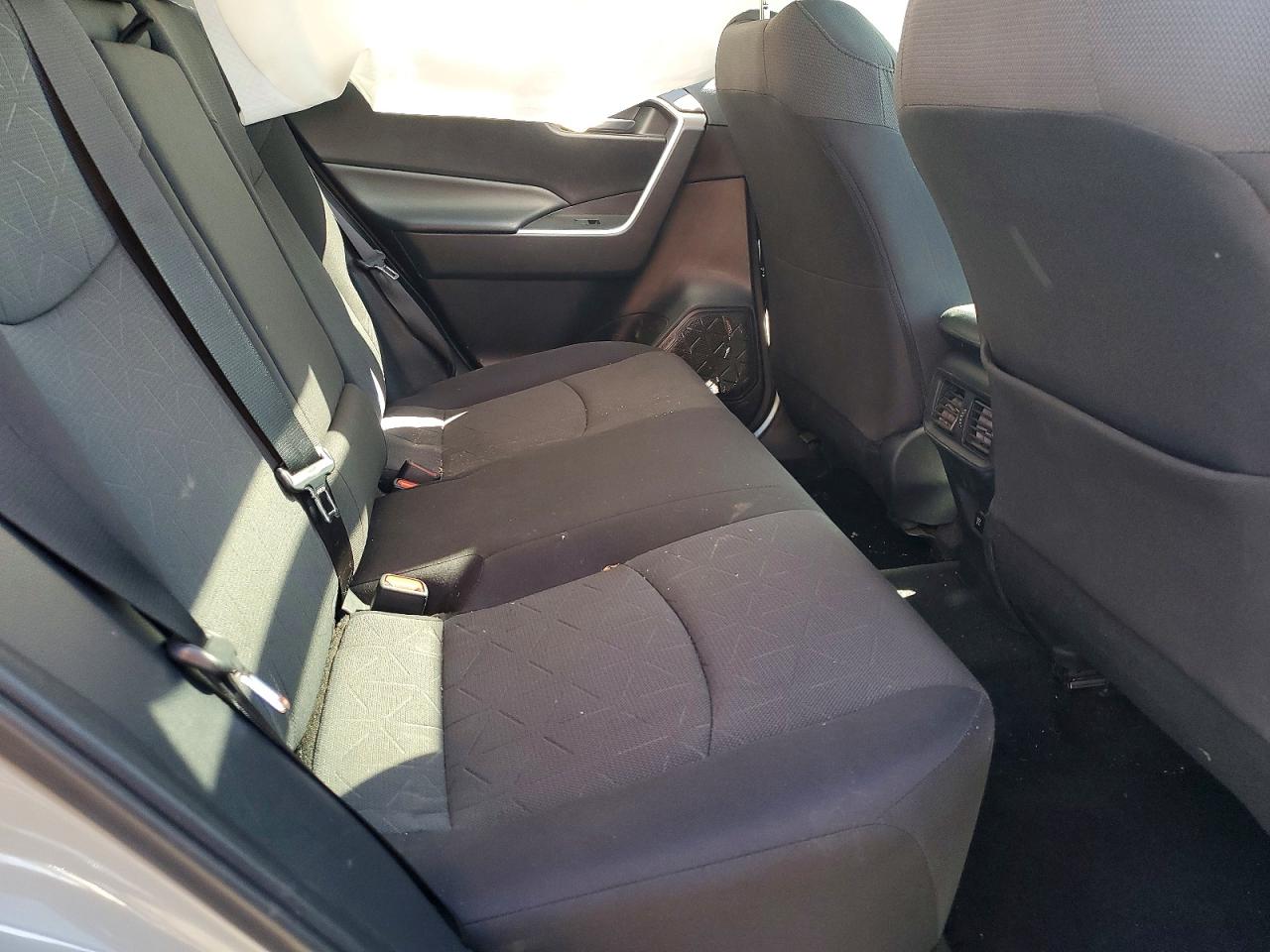 2019 TOYOTA RAV4 XLE photo 19