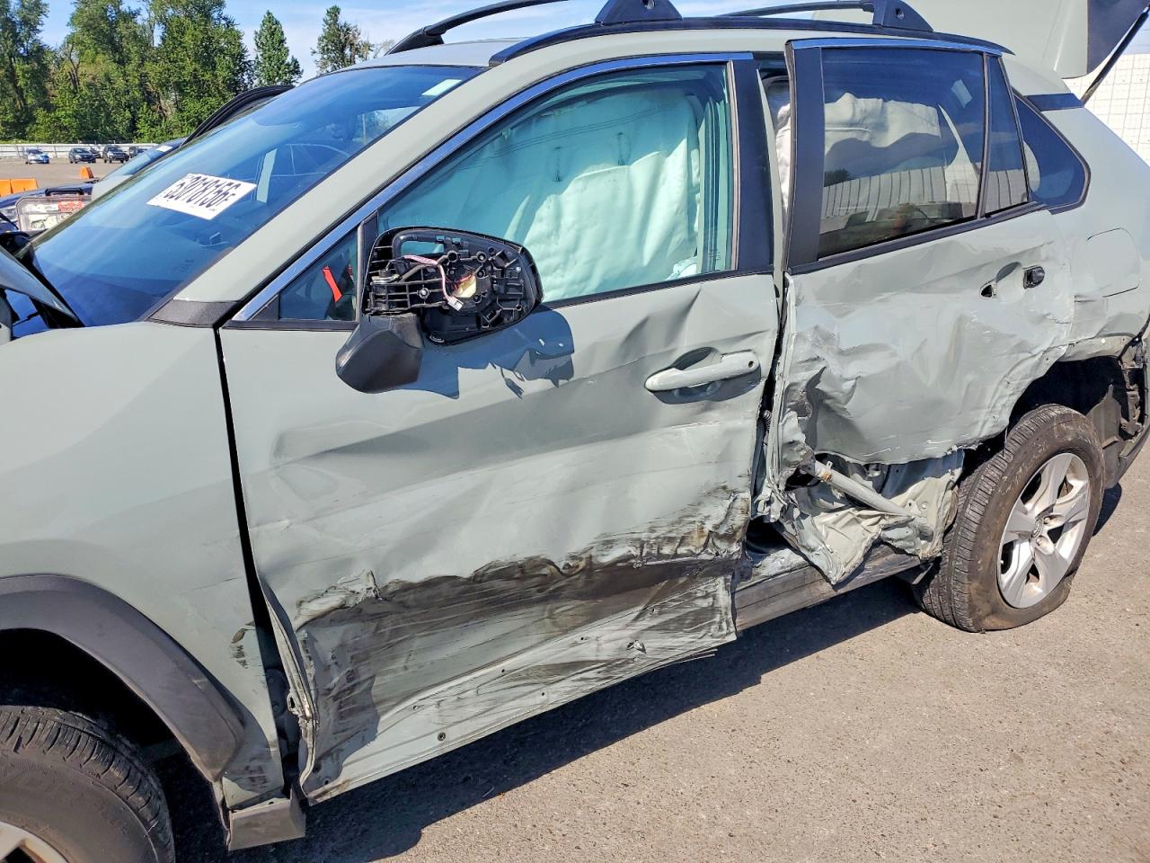 2019 TOYOTA RAV4 XLE photo 13