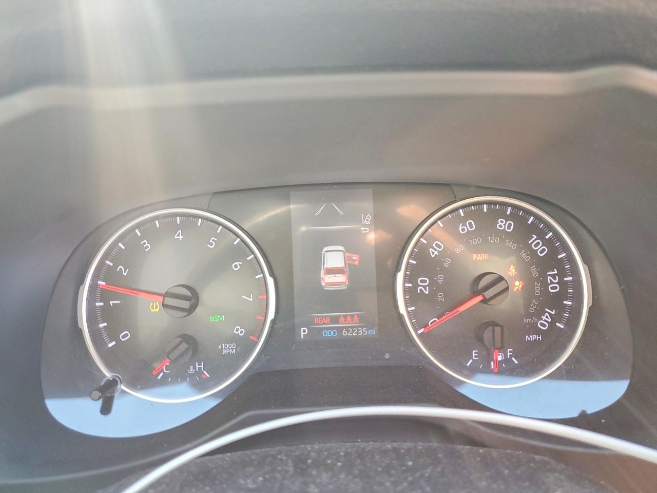 2019 TOYOTA RAV4 XLE photo 17