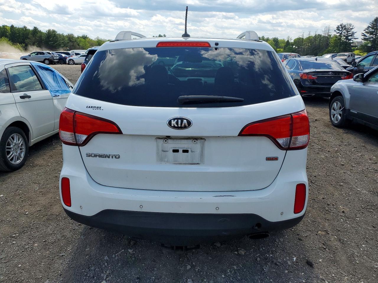 2015 KIA SORENTO LX photo 16