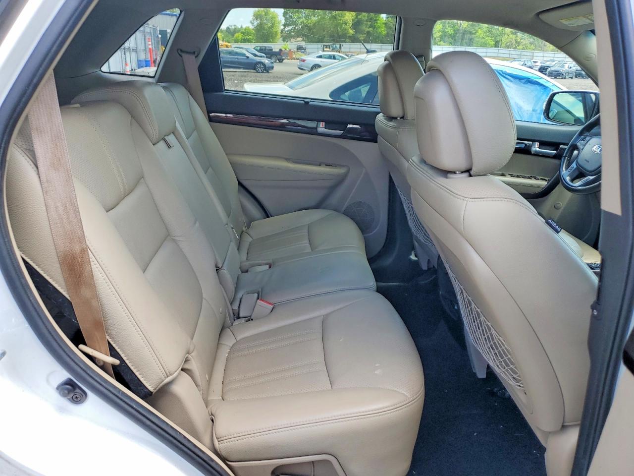 2015 KIA SORENTO LX photo 28
