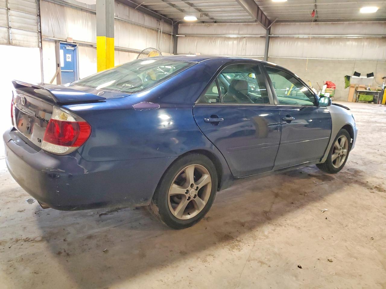 2005 TOYOTA CAMRY SE photo 5