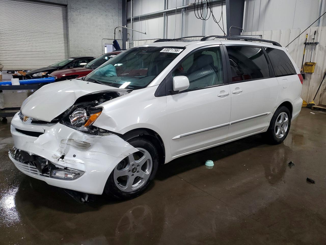 2004 TOYOTA SIENNA