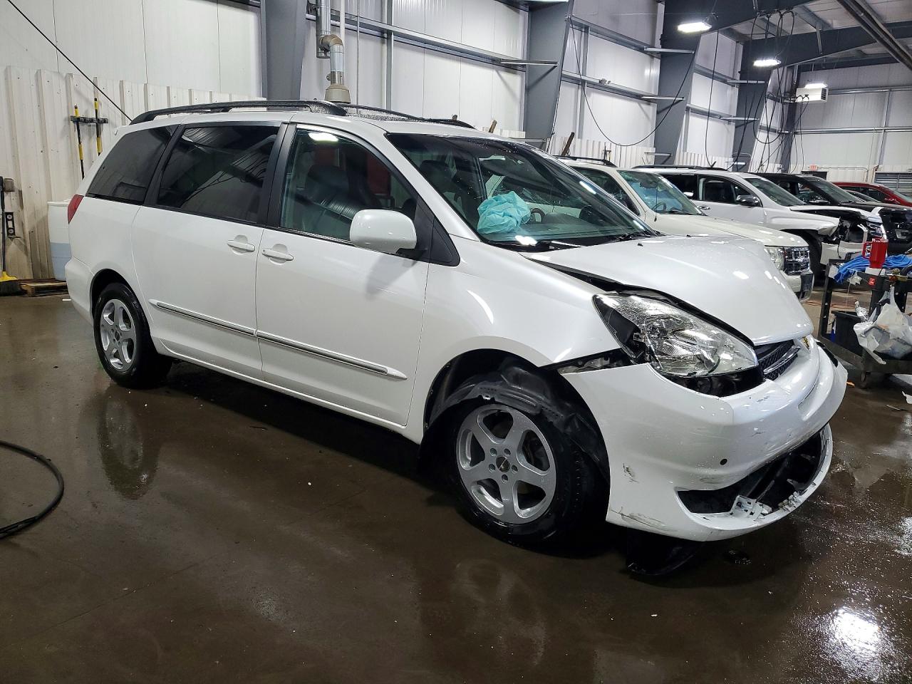 2004 TOYOTA SIENNA XLE LIMITED 7 PASSENGER photo 10