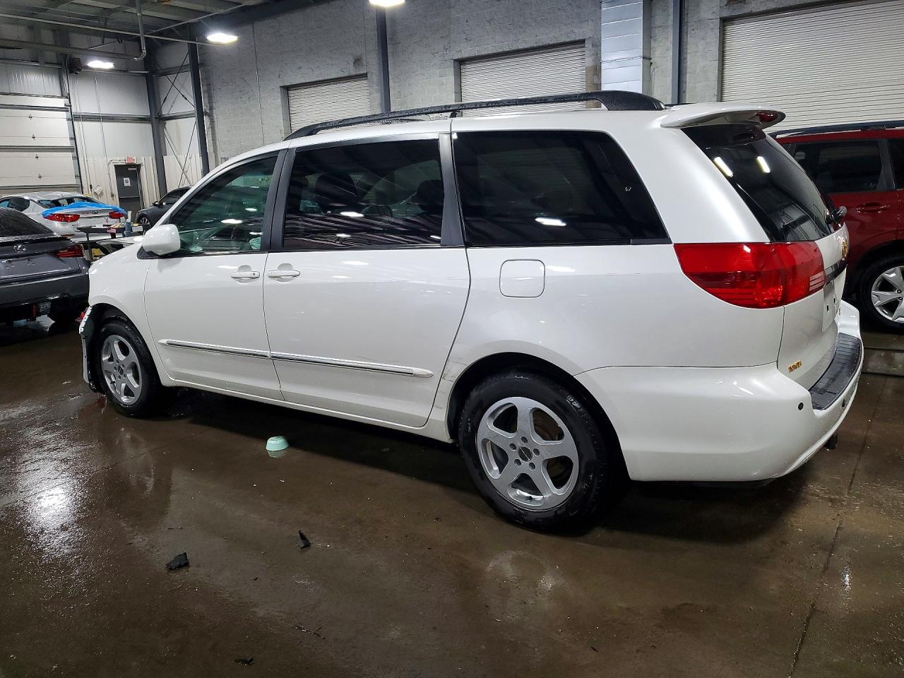 2004 TOYOTA SIENNA XLE LIMITED 7 PASSENGER photo 4