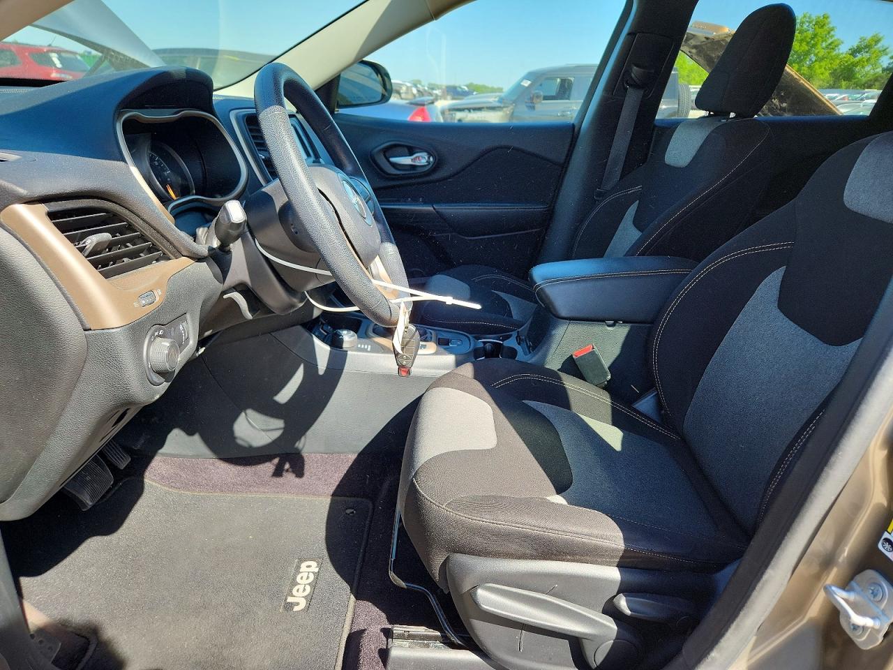 2016 JEEP CHEROKEE SPORT photo 13