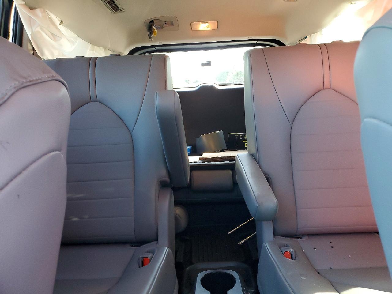2022 TOYOTA HIGHLANDER XLE photo 10