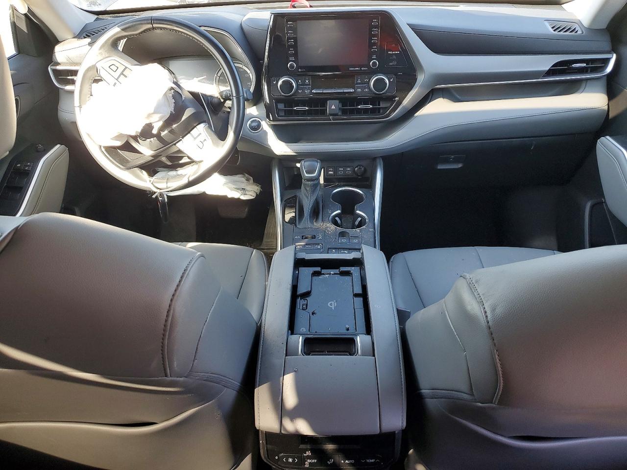 2022 TOYOTA HIGHLANDER XLE photo 8
