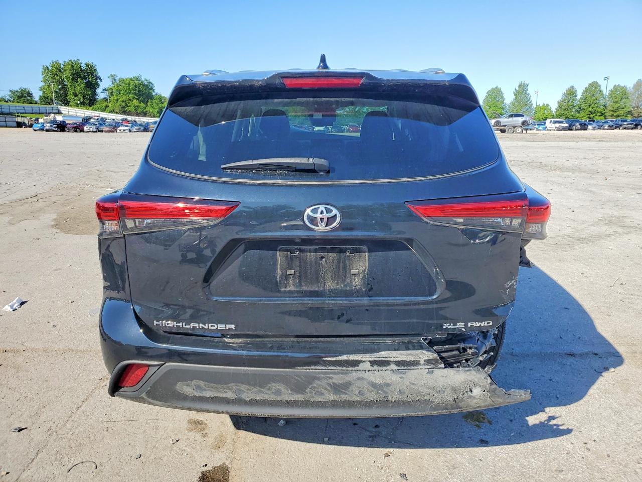 2022 TOYOTA HIGHLANDER XLE photo 6