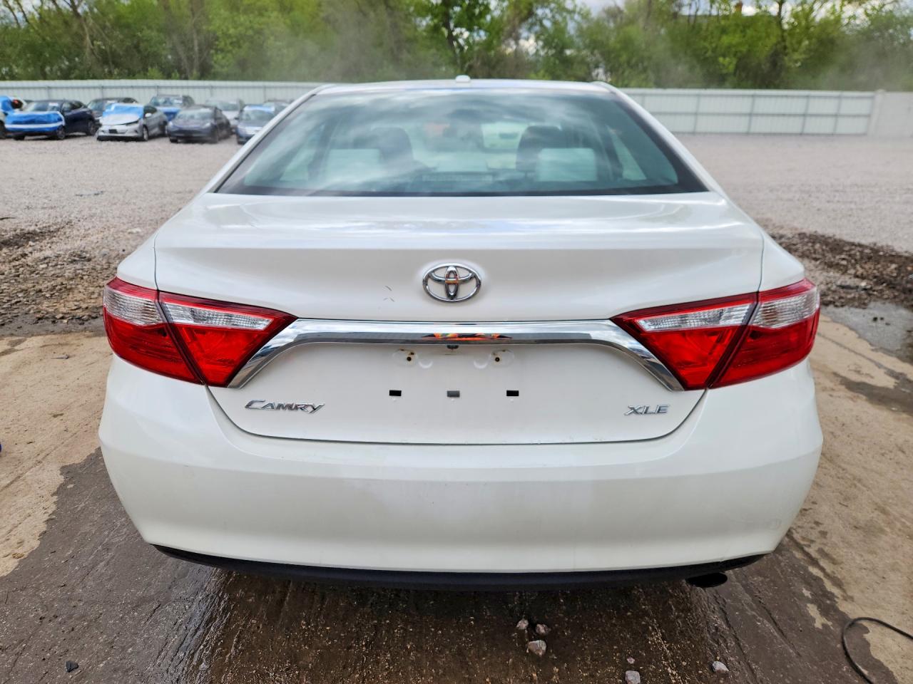2015 TOYOTA CAMRY XLE photo 11