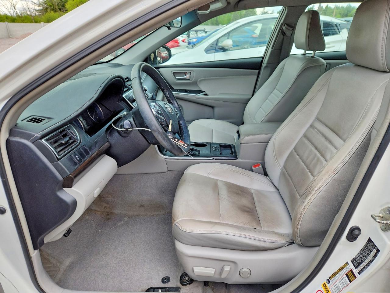 2015 TOYOTA CAMRY XLE photo 13