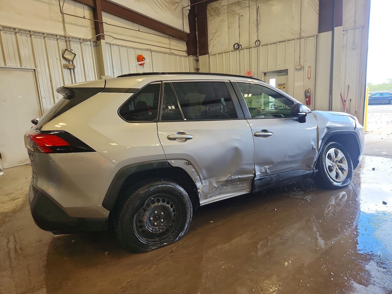 2019 TOYOTA RAV4 LE photo 7